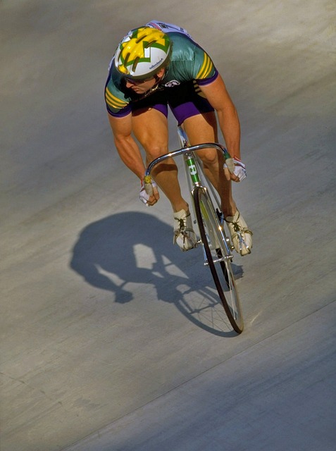 阿森纳签下双胞胎兄弟埃德温和霍尔格·金特罗，主教练阿尔特塔阻止本·怀特离队，球队领先曼城。