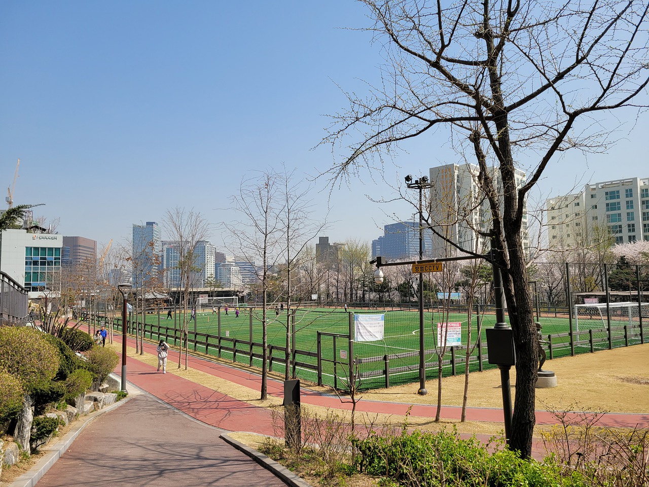 欧洲足球疯狂夜：拜仁造惨案，曼城大胜切尔西爆冷